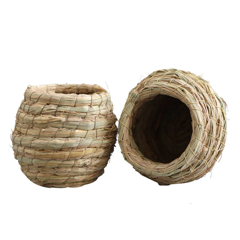 Comfortable Cozy and natural Straw Warm Bird Nest.